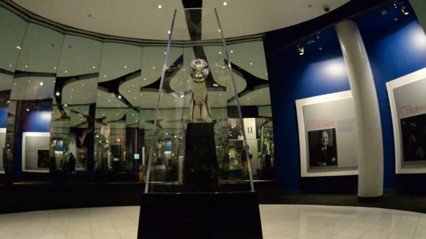 super-bowl-trophy-glass.jpg